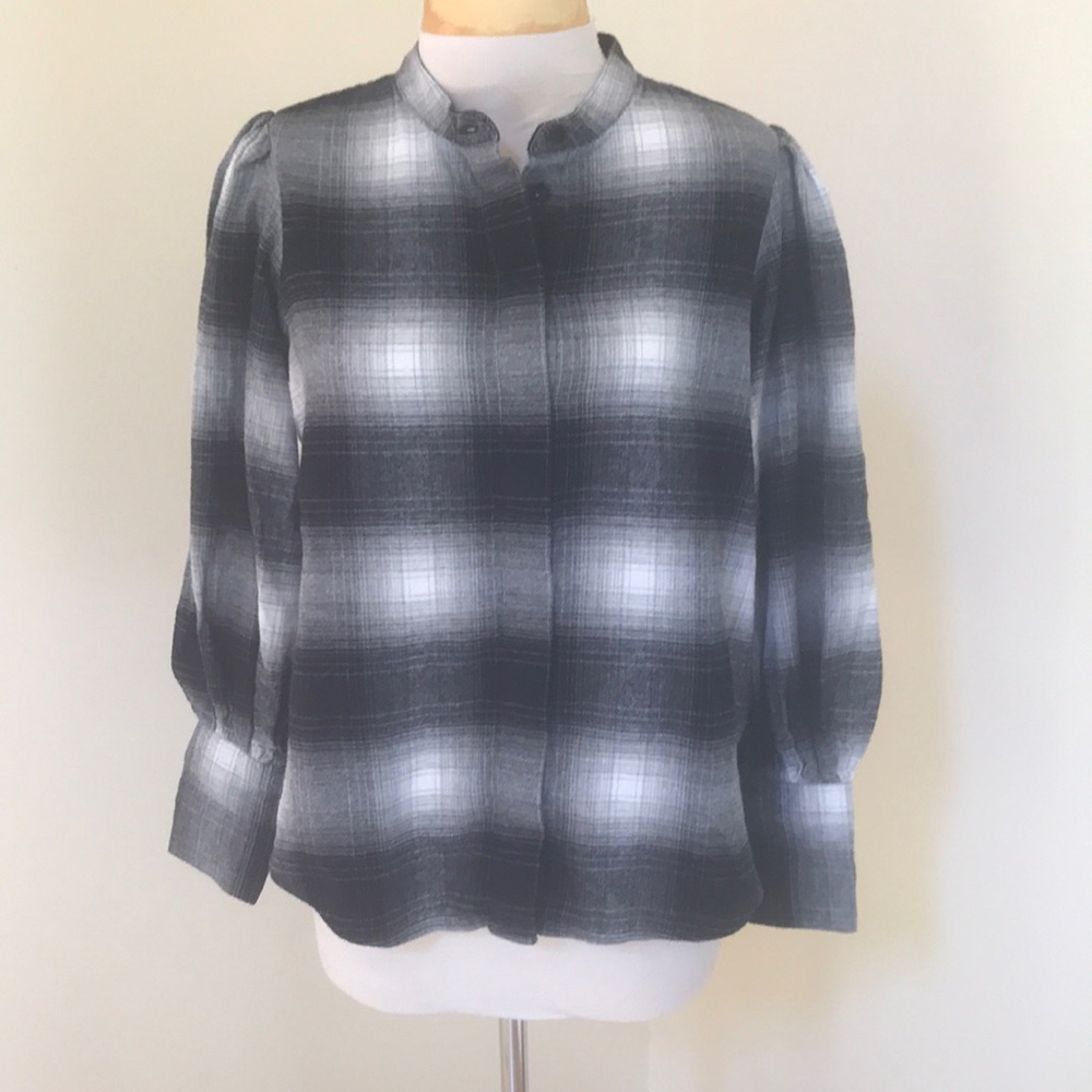 Banana Republic SP black gray multi flannel long sleeve top.